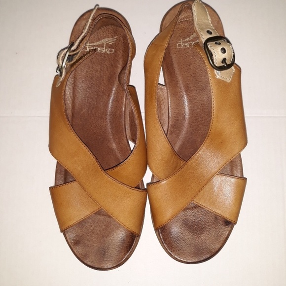 Dansko women’s leather comfort sandals. - Picture 2 of 4